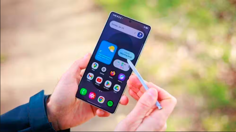 Samsung Surpasses Apple to Become Global Smartphone Sales Leader